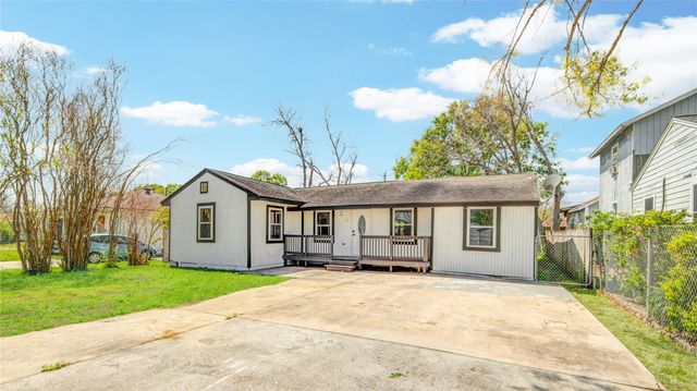 418 S Kansas Street, La Porte, TX 77571