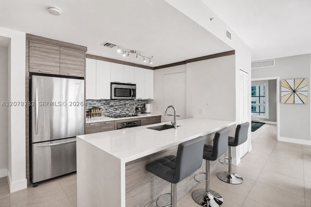 300 S Biscayne Blvd T-1816, Miami, FL 33131