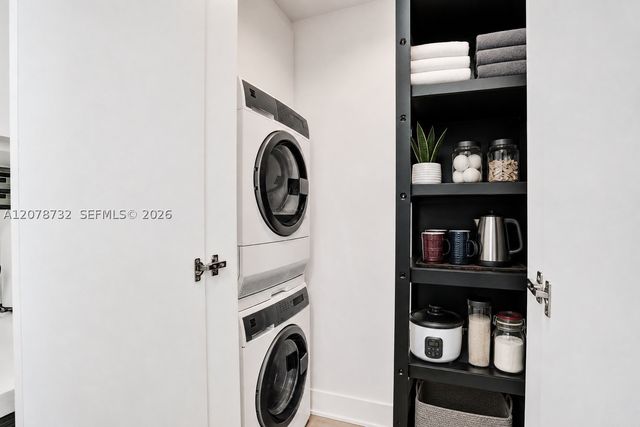 300 S Biscayne Blvd T-1816, Miami, FL 33131