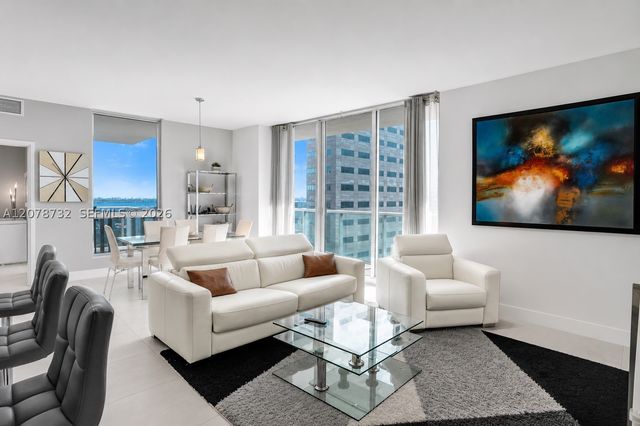 300 S Biscayne Blvd T-1816, Miami, FL 33131