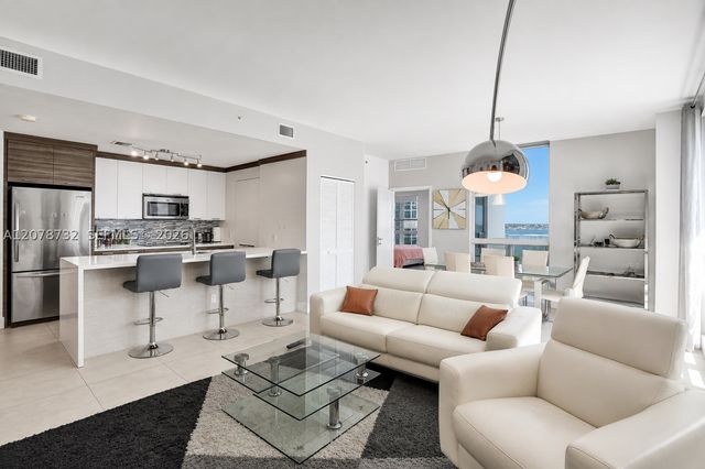 300 S Biscayne Blvd T-1816, Miami, FL 33131