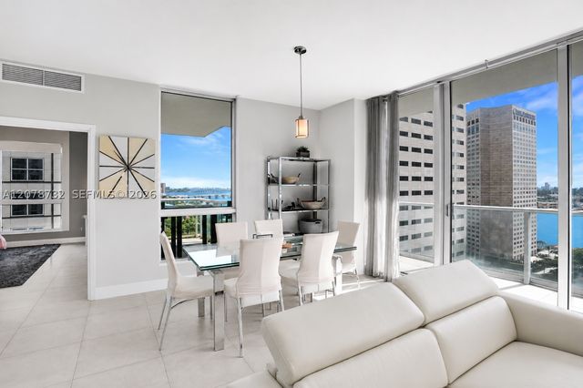 300 S Biscayne Blvd T-1816, Miami, FL 33131