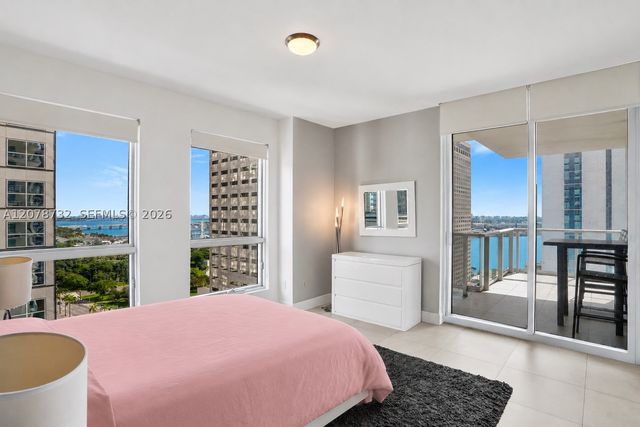 300 S Biscayne Blvd T-1816, Miami, FL 33131