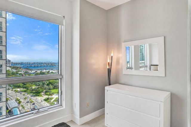 300 S Biscayne Blvd T-1816, Miami, FL 33131