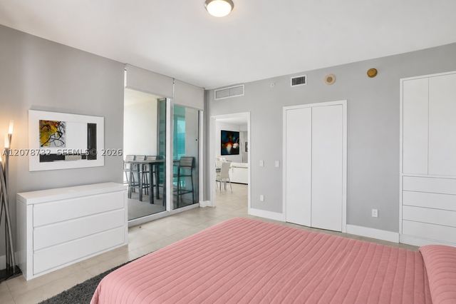 300 S Biscayne Blvd T-1816, Miami, FL 33131
