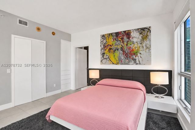 300 S Biscayne Blvd T-1816, Miami, FL 33131