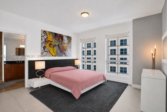 300 S Biscayne Blvd T-1816, Miami, FL 33131