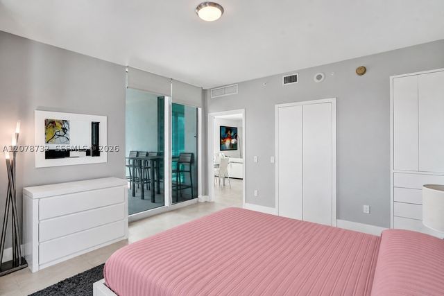 300 S Biscayne Blvd T-1816, Miami, FL 33131