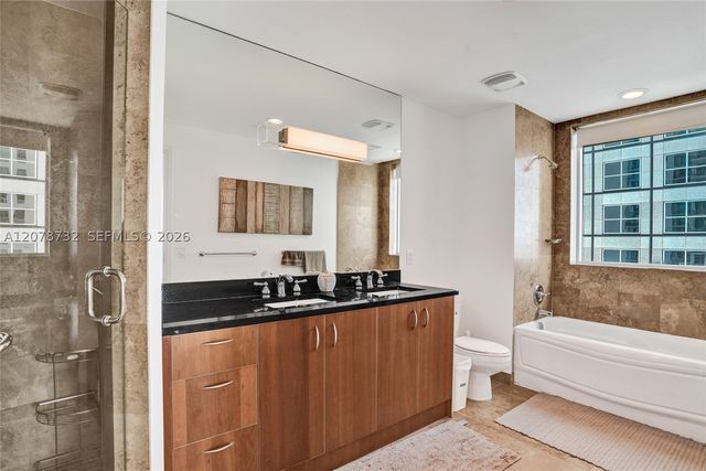300 S Biscayne Blvd T-1816, Miami, FL 33131