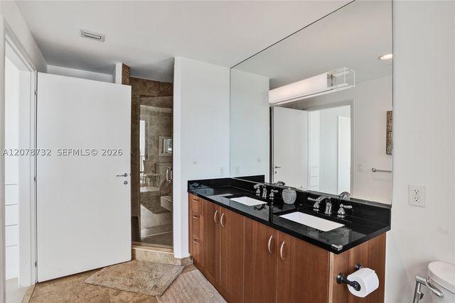 300 S Biscayne Blvd T-1816, Miami, FL 33131