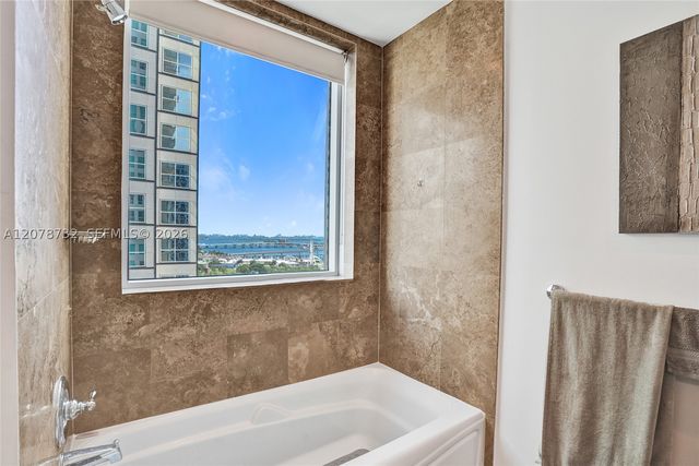 300 S Biscayne Blvd T-1816, Miami, FL 33131