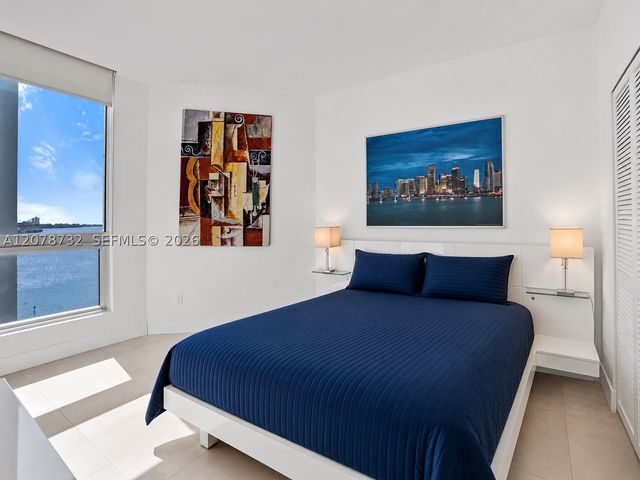 300 S Biscayne Blvd T-1816, Miami, FL 33131