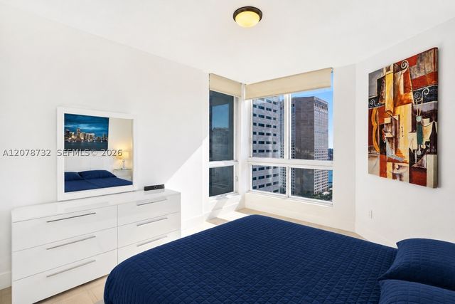 300 S Biscayne Blvd T-1816, Miami, FL 33131