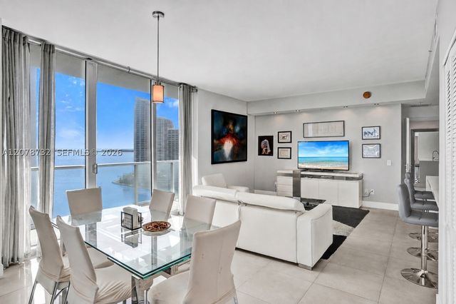 300 S Biscayne Blvd T-1816, Miami, FL 33131