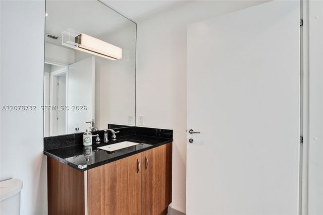 300 S Biscayne Blvd T-1816, Miami, FL 33131