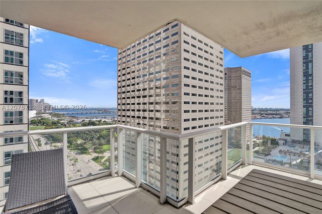 300 S Biscayne Blvd T-1816, Miami, FL 33131