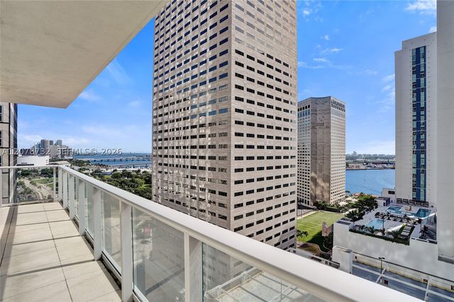 300 S Biscayne Blvd T-1816, Miami, FL 33131