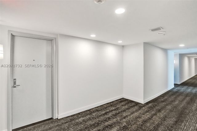 300 S Biscayne Blvd T-1816, Miami, FL 33131