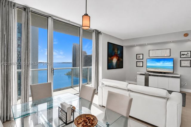 300 S Biscayne Blvd T-1816, Miami, FL 33131