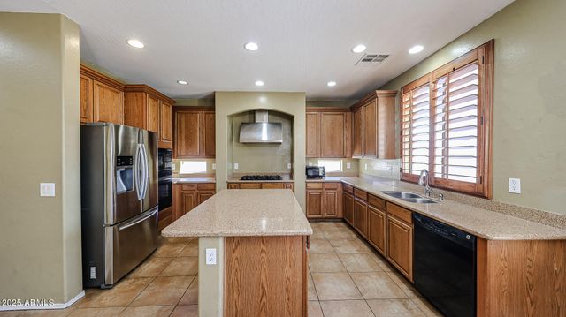 7015 W SOUTHGATE Avenue, Phoenix, AZ 85043