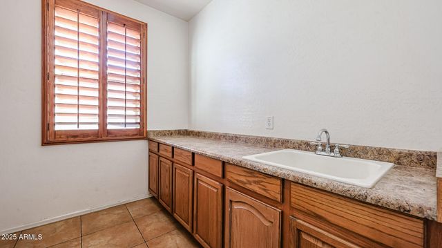 7015 W SOUTHGATE Avenue, Phoenix, AZ 85043