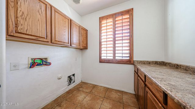 7015 W SOUTHGATE Avenue, Phoenix, AZ 85043