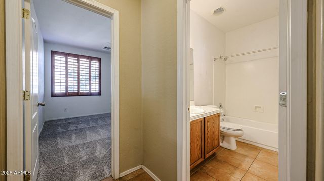 7015 W SOUTHGATE Avenue, Phoenix, AZ 85043