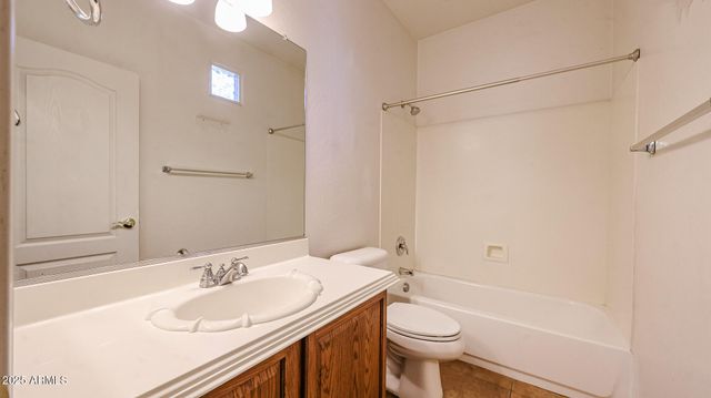 7015 W SOUTHGATE Avenue, Phoenix, AZ 85043