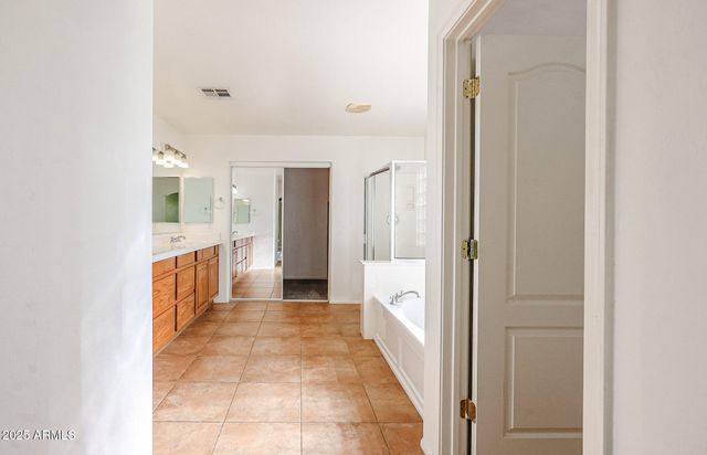 7015 W SOUTHGATE Avenue, Phoenix, AZ 85043