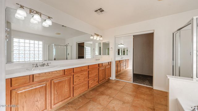 7015 W SOUTHGATE Avenue, Phoenix, AZ 85043