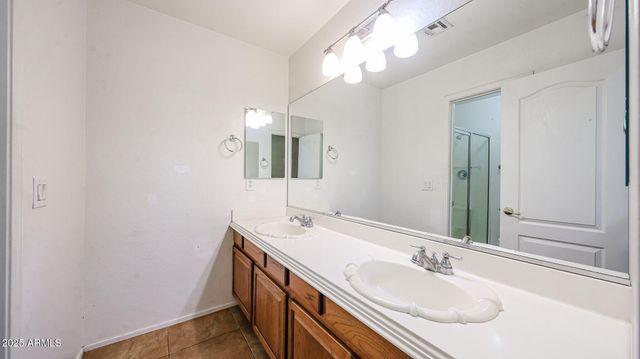 7015 W SOUTHGATE Avenue, Phoenix, AZ 85043