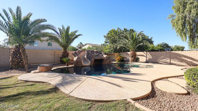 7015 W SOUTHGATE Avenue, Phoenix, AZ 85043