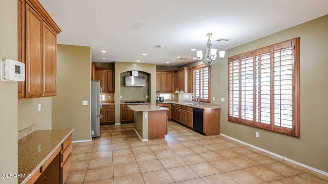 7015 W SOUTHGATE Avenue, Phoenix, AZ 85043