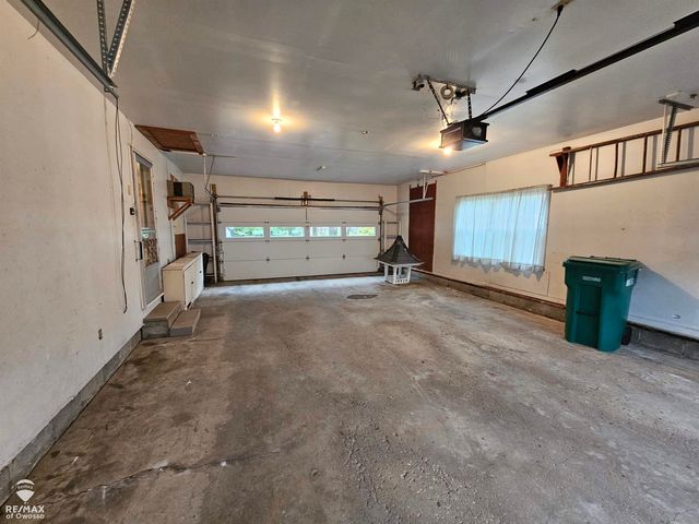 1301 Whitehaven Court, Owosso, MI 48867