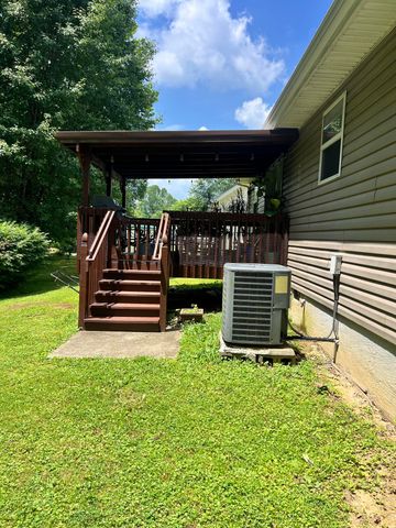 660 Glenn Avenue, West Liberty, KY 41472