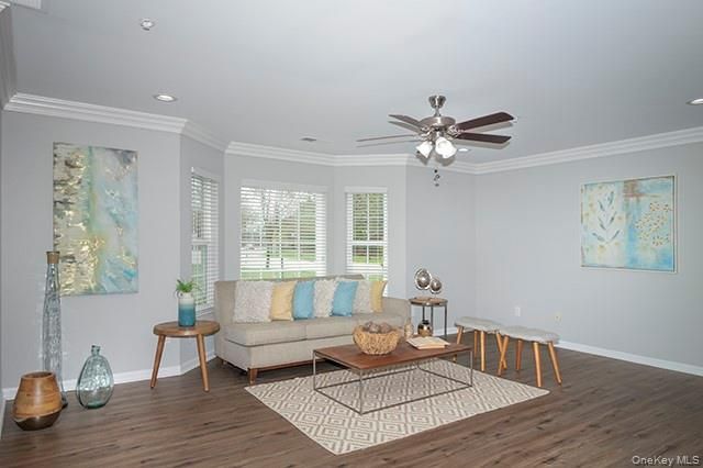 2001 Dolphin Lane 2001, Holbrook, NY 11741