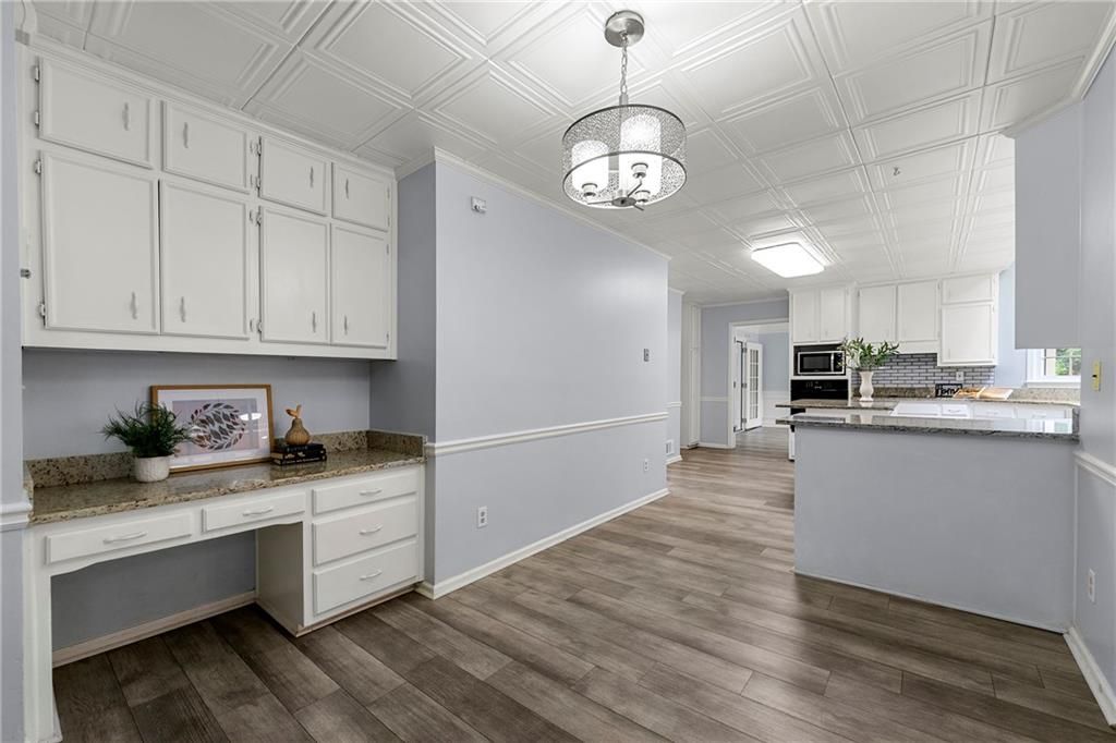 Image 12 of property listing at 125 Sandridge Court, Alpharetta, GA 30022