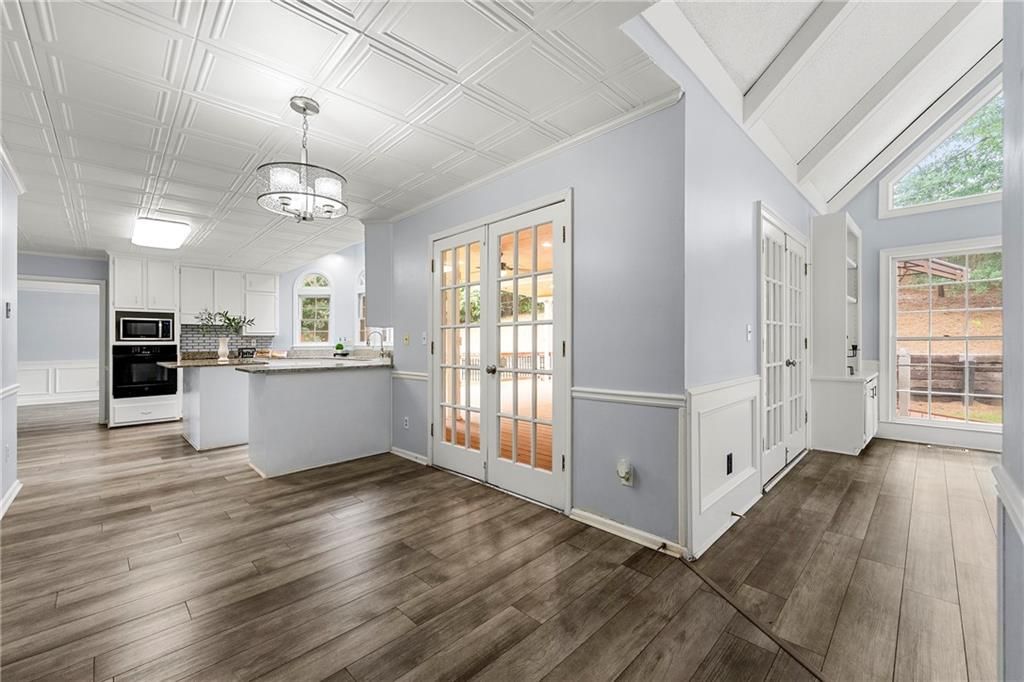 Image 13 of property listing at 125 Sandridge Court, Alpharetta, GA 30022