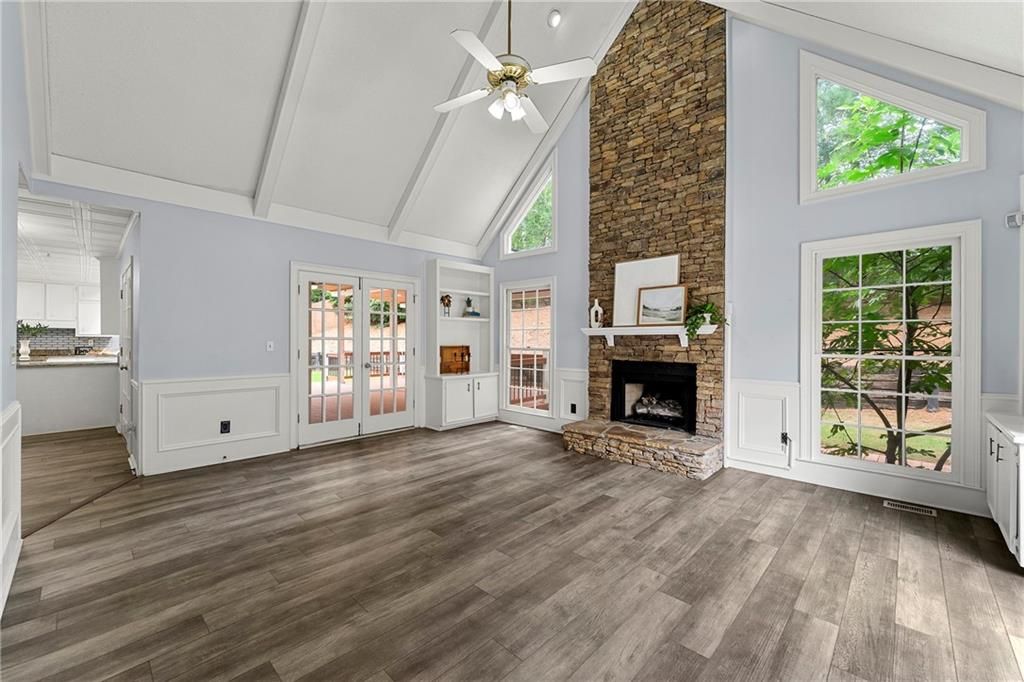 Image 15 of property listing at 125 Sandridge Court, Alpharetta, GA 30022