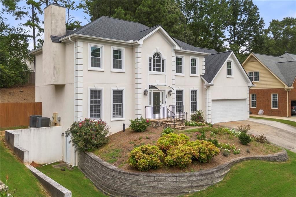 Image 2 of property listing at 125 Sandridge Court, Alpharetta, GA 30022