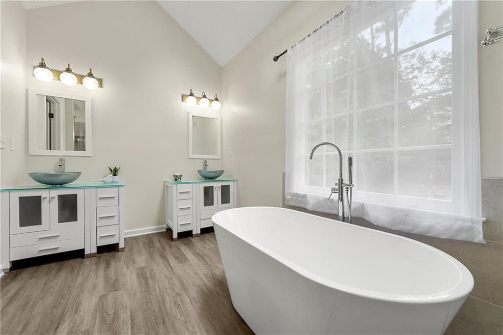 Image 28 of property listing at 125 Sandridge Court, Alpharetta, GA 30022