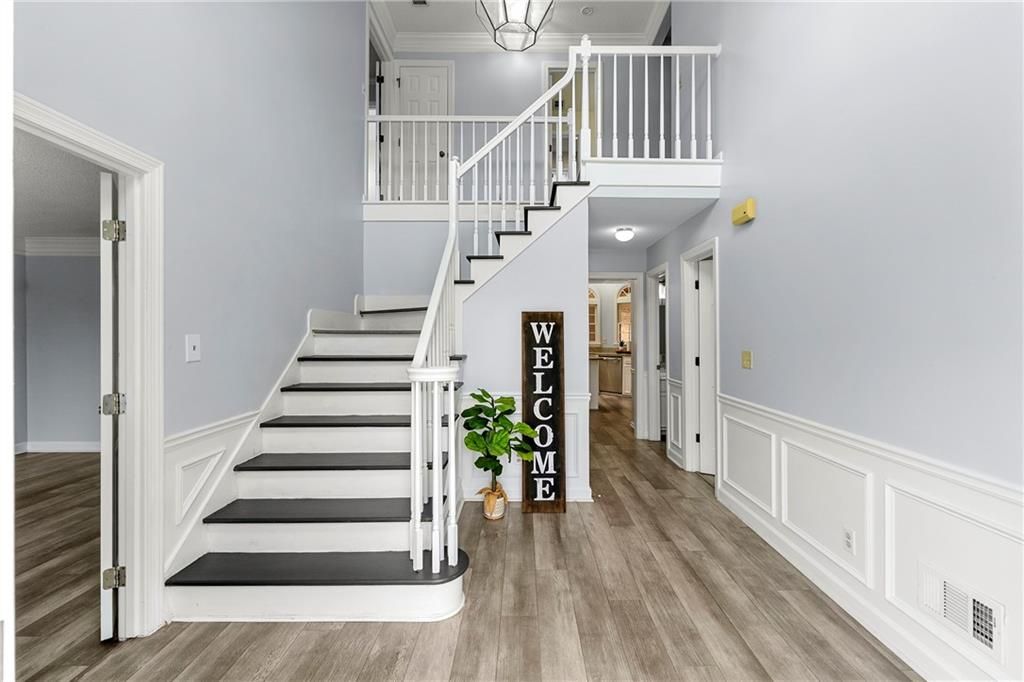Image 3 of property listing at 125 Sandridge Court, Alpharetta, GA 30022