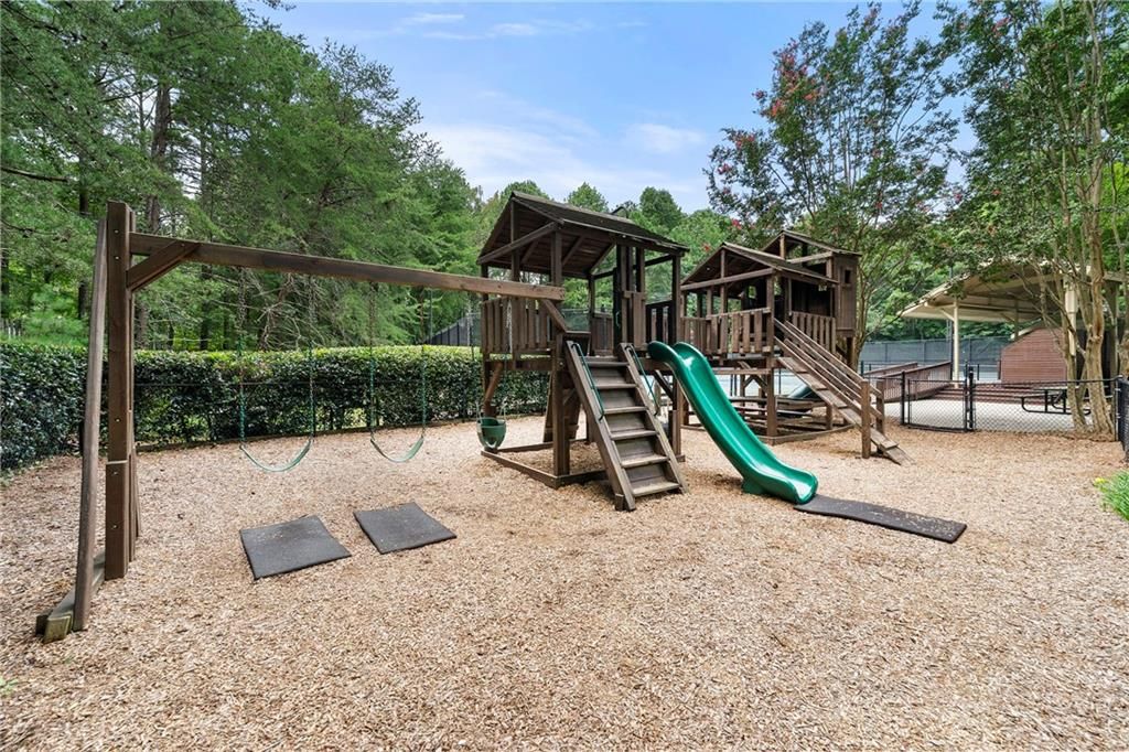 Image 35 of property listing at 125 Sandridge Court, Alpharetta, GA 30022
