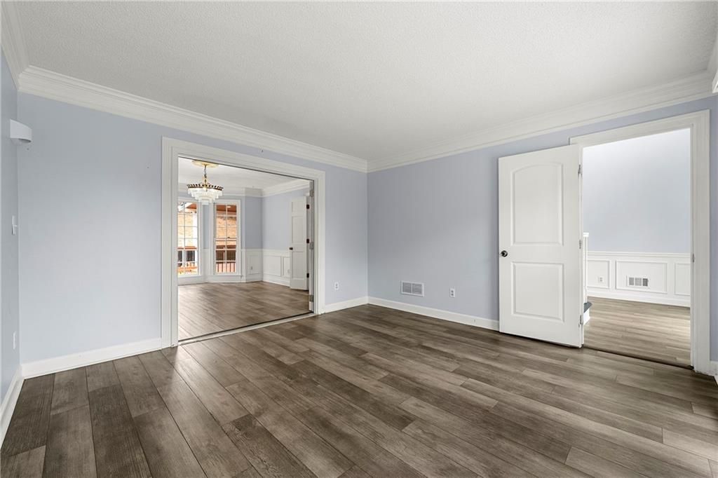 Image 4 of property listing at 125 Sandridge Court, Alpharetta, GA 30022