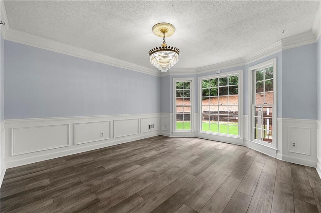 Image 5 of property listing at 125 Sandridge Court, Alpharetta, GA 30022