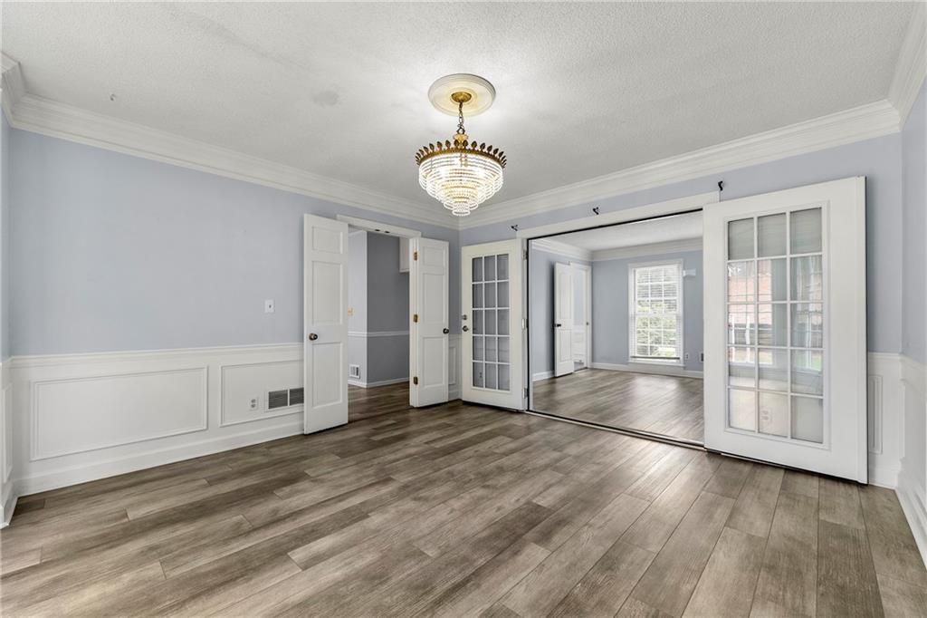 Image 6 of property listing at 125 Sandridge Court, Alpharetta, GA 30022