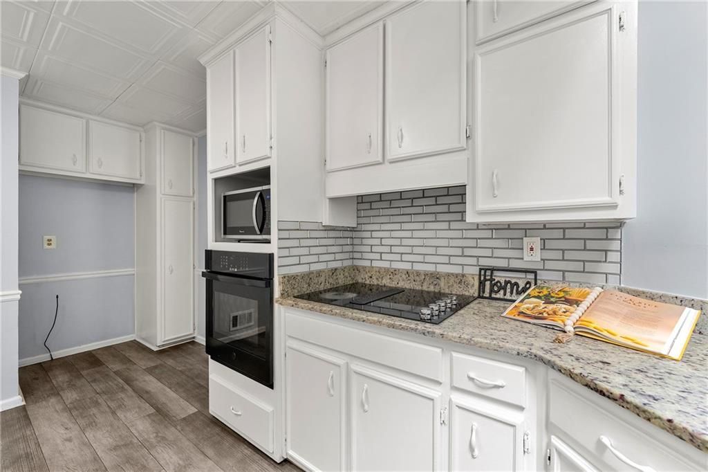Image 9 of property listing at 125 Sandridge Court, Alpharetta, GA 30022