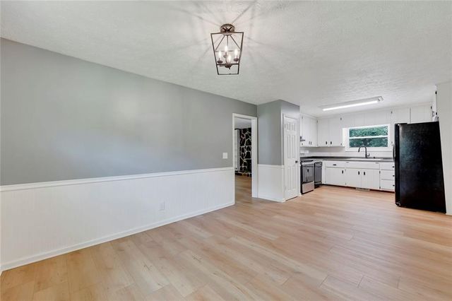 212 Foothill Drive, Woodstock, GA 30188