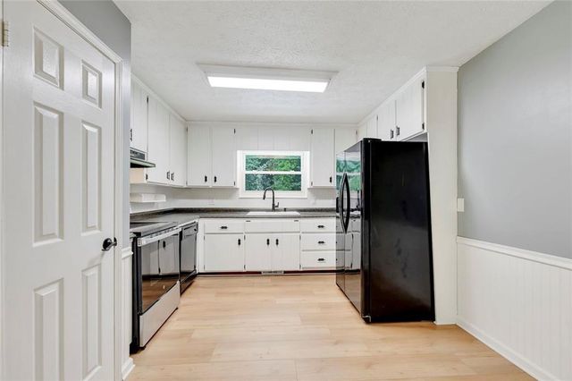 212 Foothill Drive, Woodstock, GA 30188