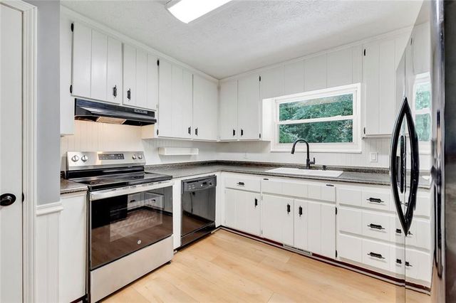 212 Foothill Drive, Woodstock, GA 30188
